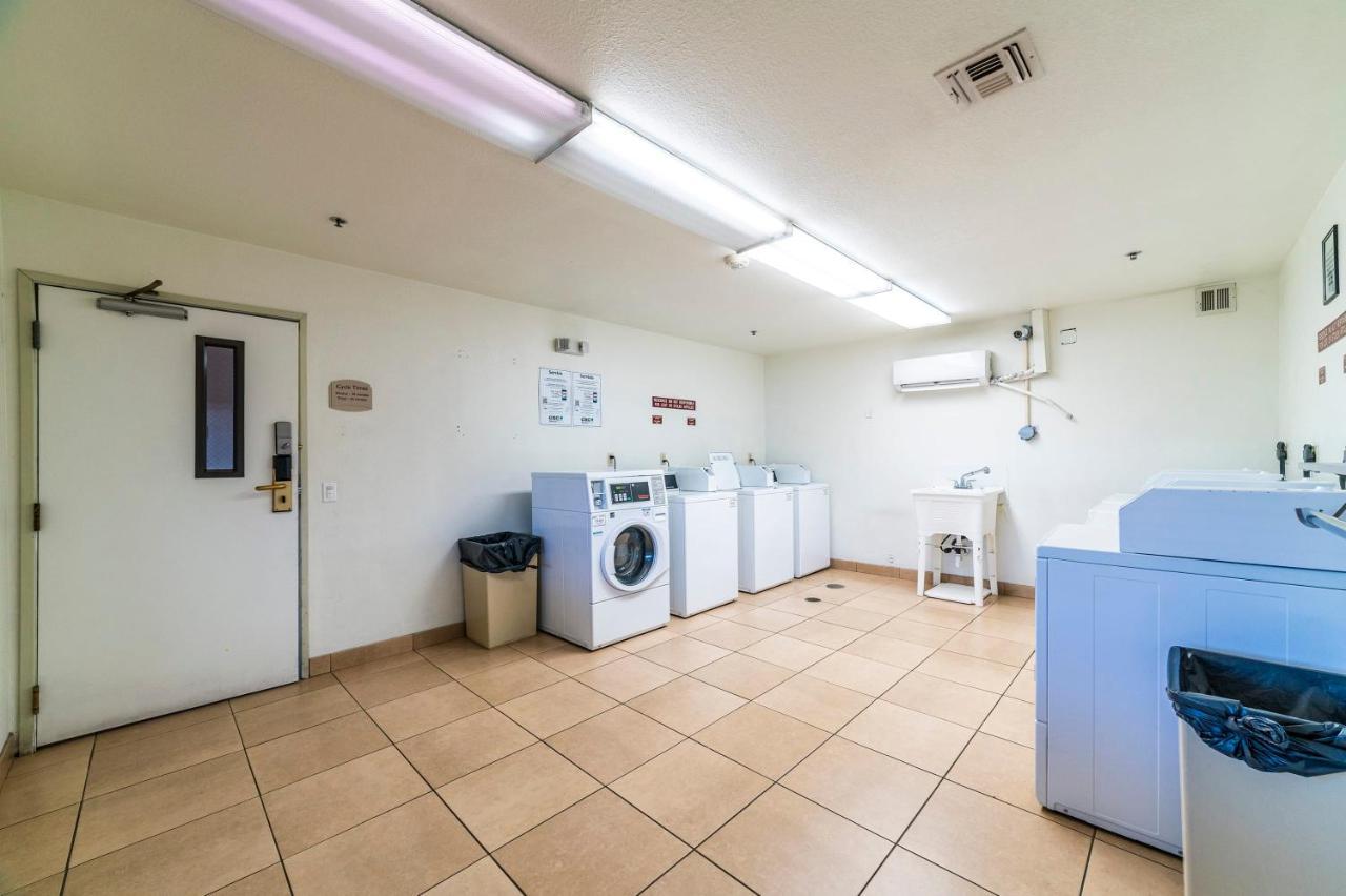 Metro Phx Downstairs Studio Sleeps 4 Ada Accessible Феникс Экстерьер фото
